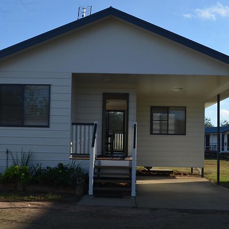Wondai Accommodation Units And Villas Buitenkant foto