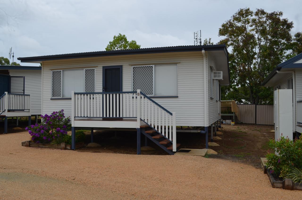 Wondai Accommodation Units And Villas Buitenkant foto